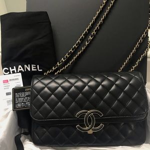 “SOLD” Authentic CHANEL Medium FlapBag in Black